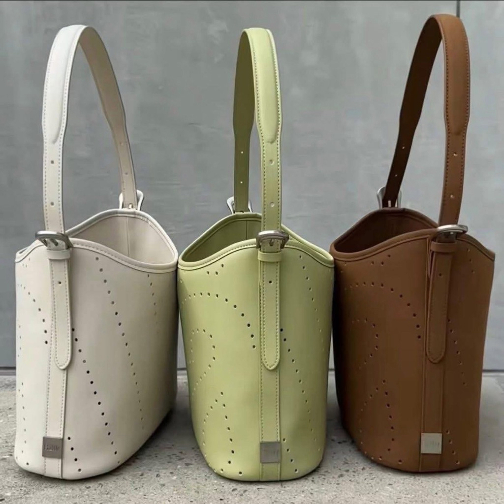 ใช้โค้ดลด 20%-25% ‼️ Rally Loop Bag 🤎🤍💚 ของแท้จาก Lazada