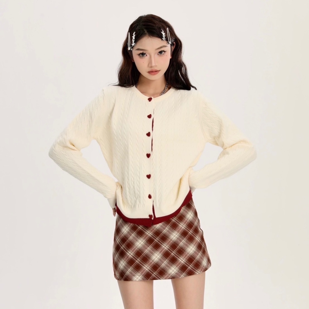 Mook_shop เสื้อไหมพรมถักแขนยาวผ้าหนา ดีเทลกระดุมหัวใจ