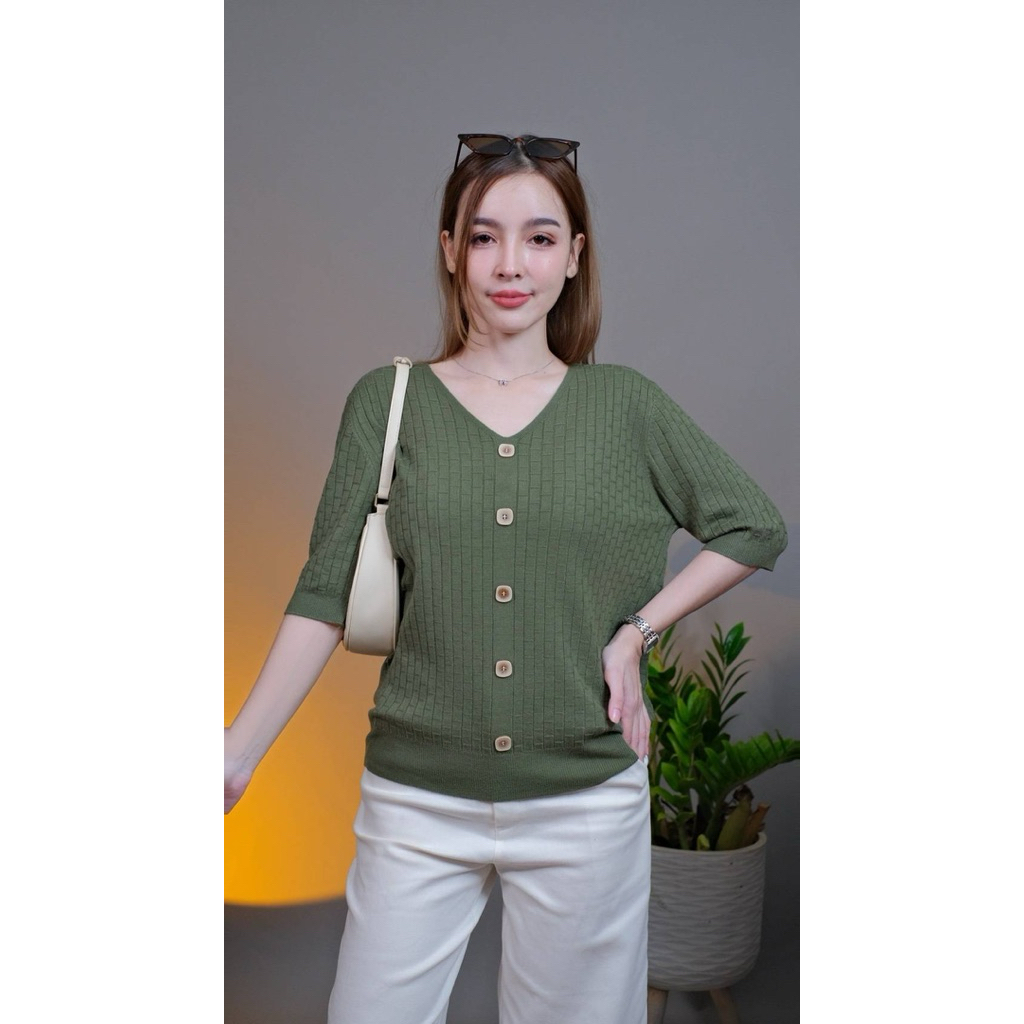 Chanan☘️ เสื้อไหมพรมแขนสั้น คอวี ผ้านุ่มใส่สบาย 6สี รุ่น CN61