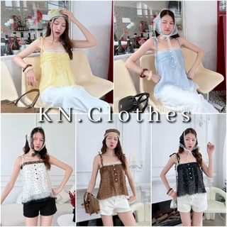 Amy cami : เสื้อสายเดี่ยวผูกไหล่ เย็บตีเกล็ดหน้า แต่งขอบลูกไม้ แต่งกระดุมหัวใจ เนื้อผ้าพิมพ์ลายนูน KN.Clothes