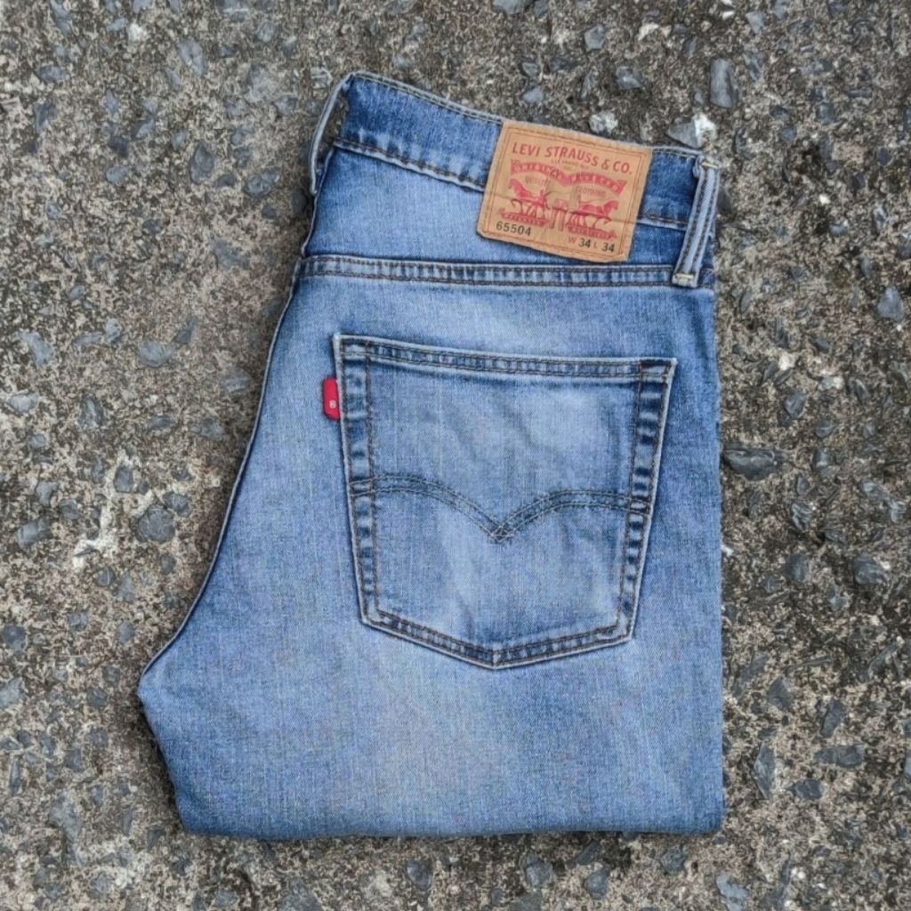 J89/34 กางเกงยีนส์มือสอง 504 เอววัดจริง 34" ยาวทั้งตัว 43" ปลายขา 7" ผ้ายืด 2% (ป้ายแคร์จาง)