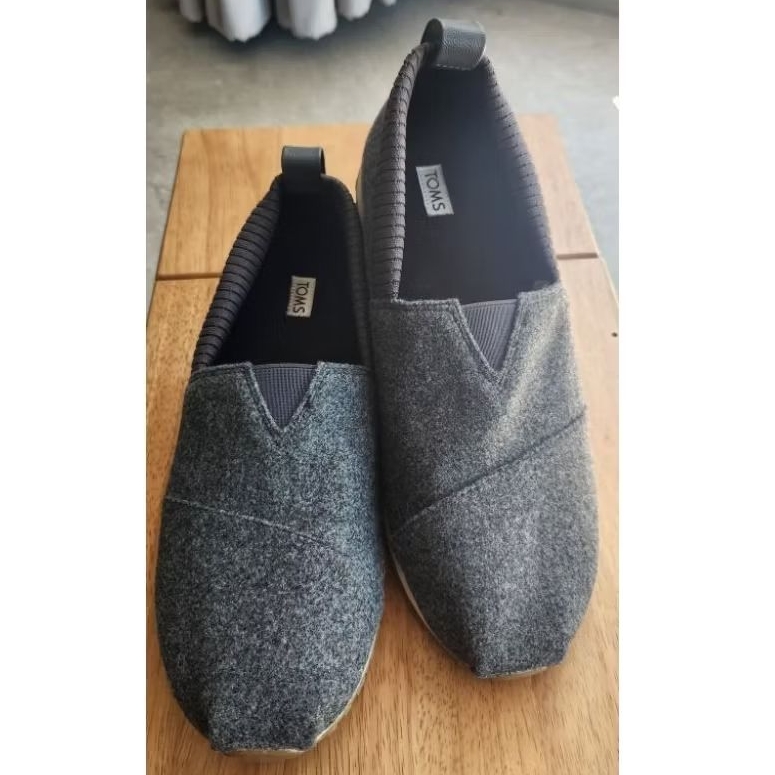 ⚫️⚪️รองเท้าผ้าใบ TOMS มือสอง (ของแท้) ⚫️⚪️