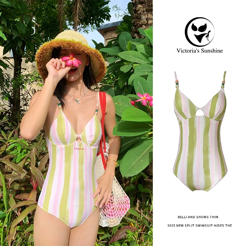 ☀️จัดส่งตอนนี้☀️ชุดว่ายน้ำผู้หญิง วันพีช swimsuit ลายทาง เว้าหลัง มีฟองน้ำ#1066