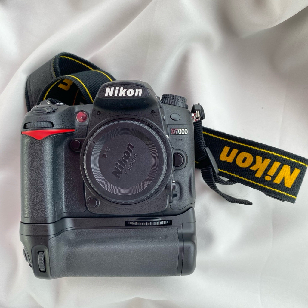 Nikon D7000 พร้อมเลนส์ Nikon AF-F NIKKOR 18-105mm มือสอง