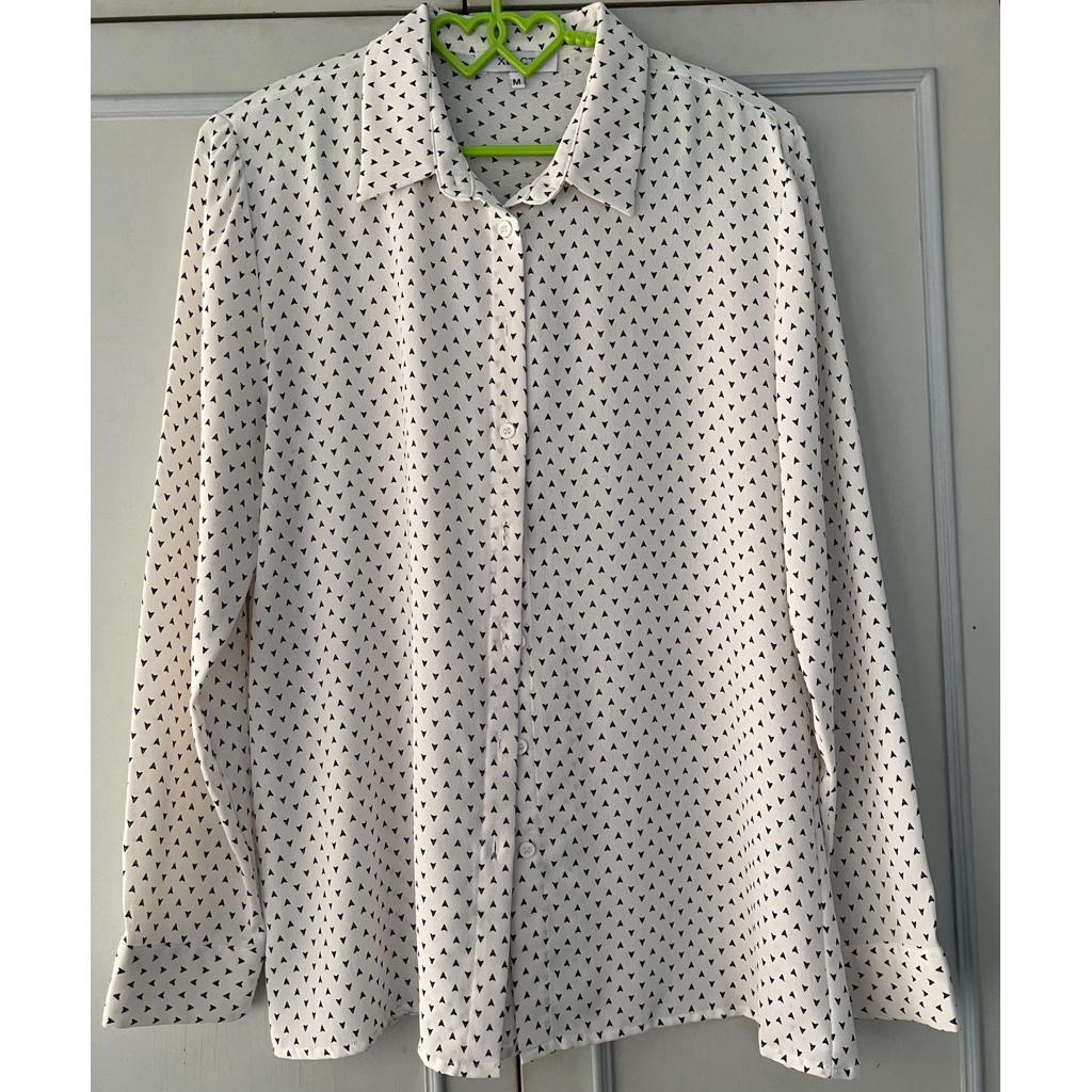 มือ2 ไม่มีตำหนิ XACT เสื้อเชิ้ต สีขาวมีลาย