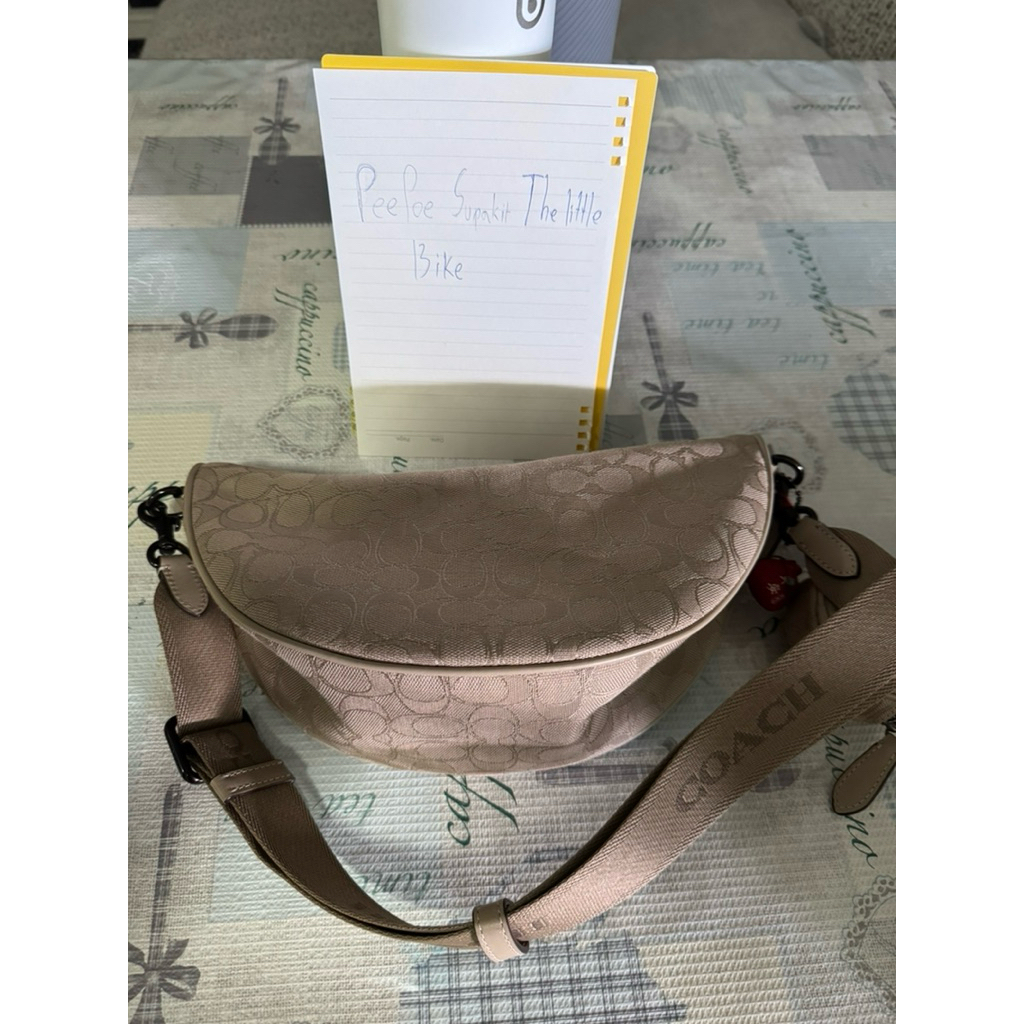 Hall Soft Sling Bag In Signature Jacquard ซื้อมาวันที่ 9/11/68 จากเวป coach thailand