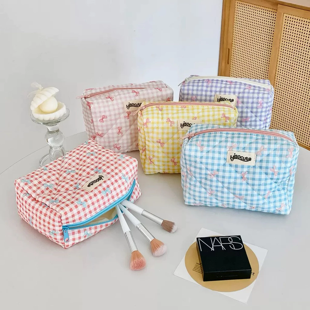 Cosmetic Bag – กระเป๋าเครื่องสำอางสไตล์เกาหลี | ความจุใหญ่ ลายตาราง พร้อมโบว์ | สำหรับสกินแคร์ & เมคอัพ