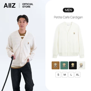 AIIZ เสื้อคาร์ดิแกนคอวีผู้ชายปักลายกราฟิก Men’s Petite Cafe Cardigan