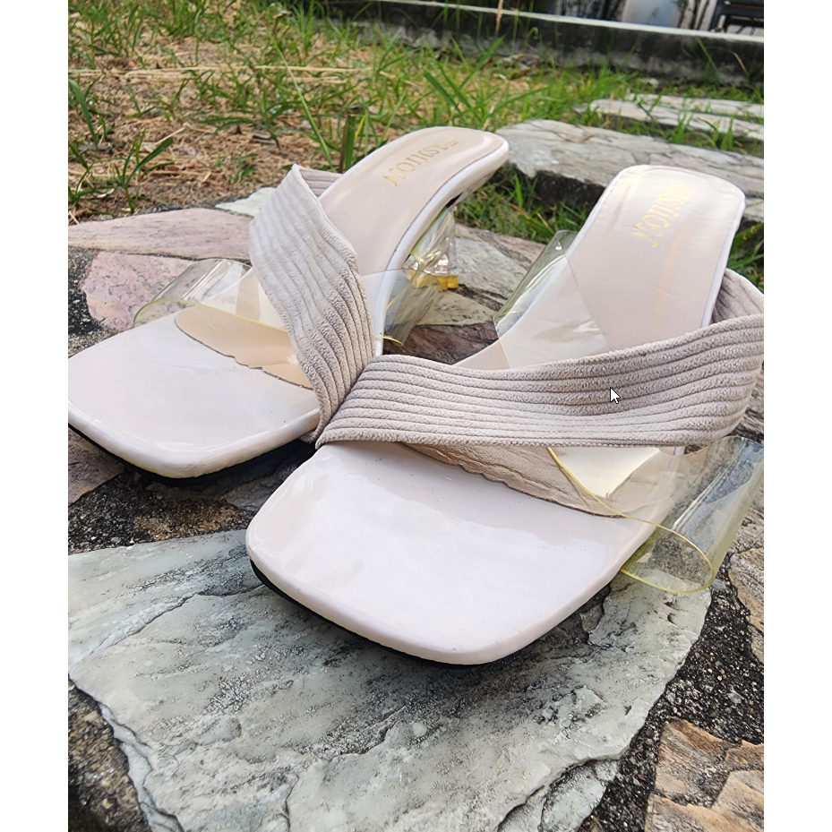 รองท้าส้นสูง  สินค้าลดล้างสต๊อก สินค้ามีตำหนิ งานไม่สวย แต่สินค้าไม่เคยถูกใช้งาน  รุ่นKRG160