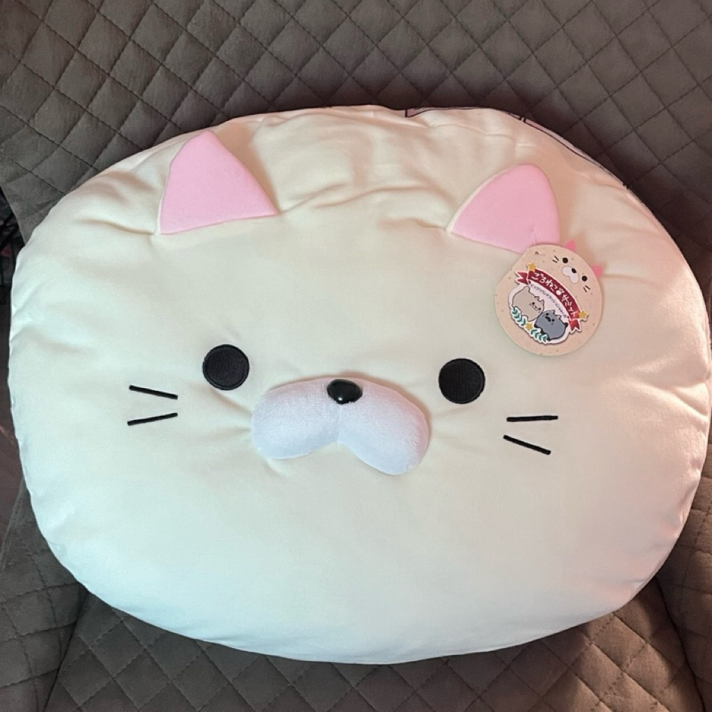 🇯🇵Goroneko Limited Cushions🐈  ☁️หมอนกลม นุ่มนิ่ม  (สีครีม)