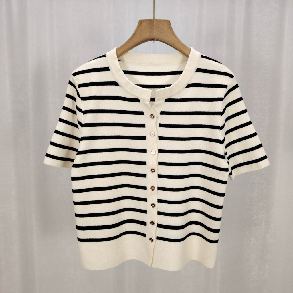 88story.th - Picco top พร้อมส่ง เสื้อไหมพรมลายริ้วแขนสั้น/แขนยาวกระดุมใช้งานได้จริง ผ้าหนากำลังดีและนุ่มมาก (อก35-42”) - รูปที่ 4