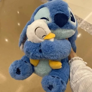 พร้อมส่ง🧸ตุ๊กตาของเล่น น่ารักและนุ่มนวล Stitch Hug Duck Doll ตุ๊กตา เหมาะกับของขวัญวันเกิด สําหรับเด็กหมอนตุ๊กตาของขวัญ