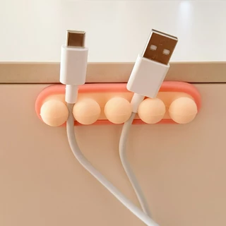 ที่แขวนสายชสร์จ สายUSB 🔥DAYLAN ที่จัดระเบียบสายไฟ สายเคเบิล แก้ปัญหาสายไฟยุ่งเหยิง เพิ่มพื้นที่โต๊ะทำงาน ( 5ช่อง)