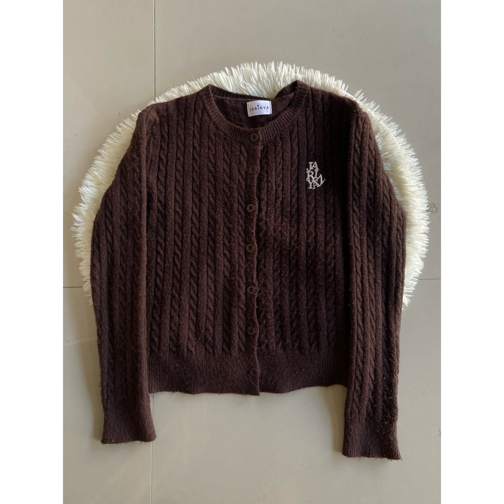 เสื้อไหมพรมคาดิแกน Jarinya สีน้ำตาล มือ2 (ใช้โค้ดส่งฟรี / โค้ดส่วนลดได้ )