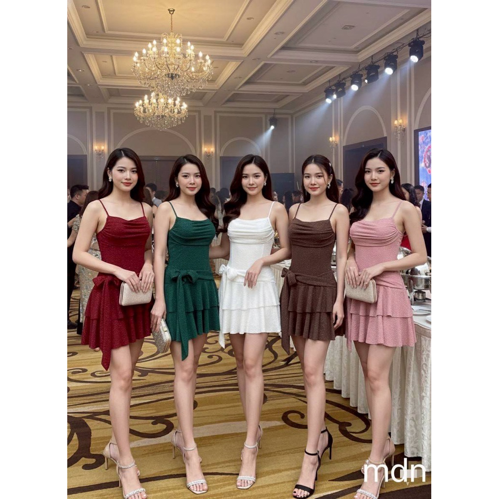 MDN. มินิเดรสสายเดี่ยวคอเหลี่ยม กระโปรงระบายชั้นผูกโบว์เอว ผ้าหนังไก่โรยกากเพชร    𝘄𝗵𝗼𝗹𝘀𝗮𝗹𝗲 𝗣𝗿𝗶𝗰𝗲 39