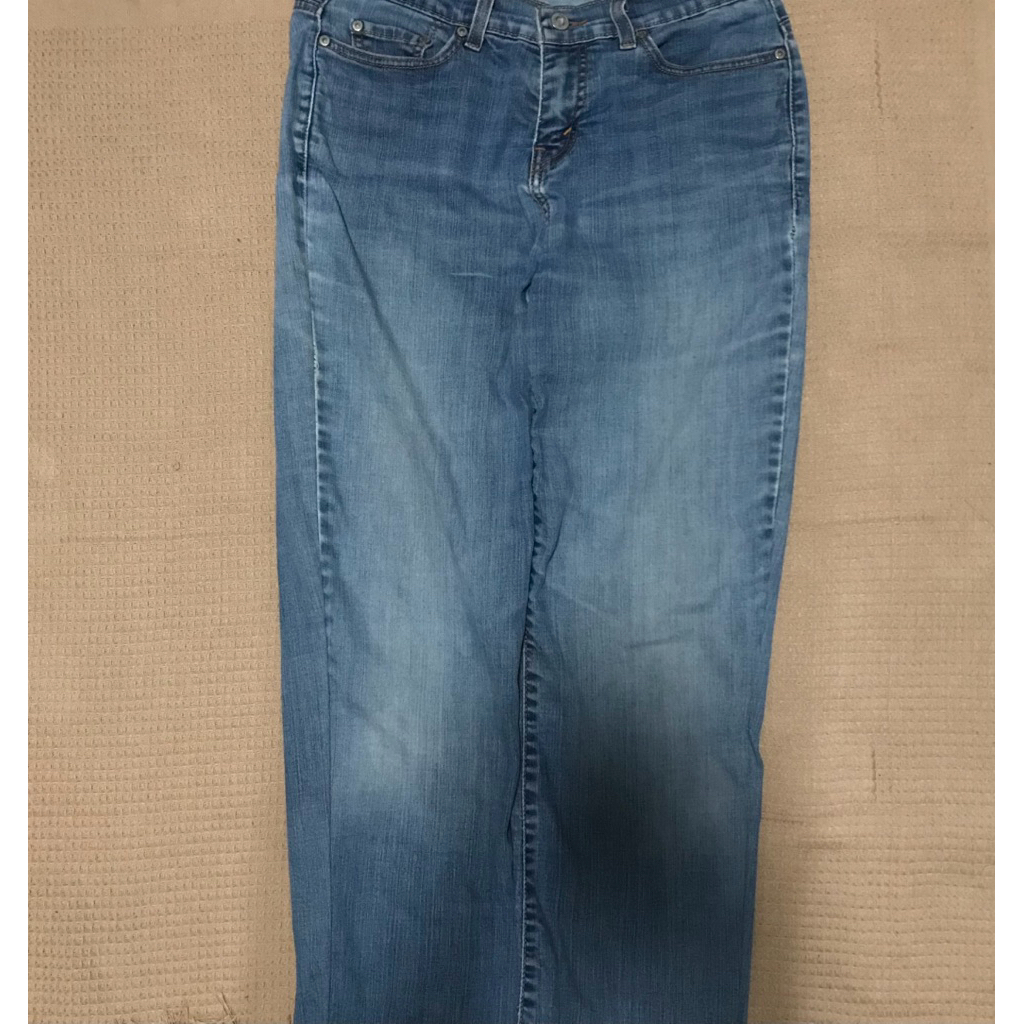 โล๊ะ ❗️Levi's Perfectly Slimming Boot Cut 512 Jeans