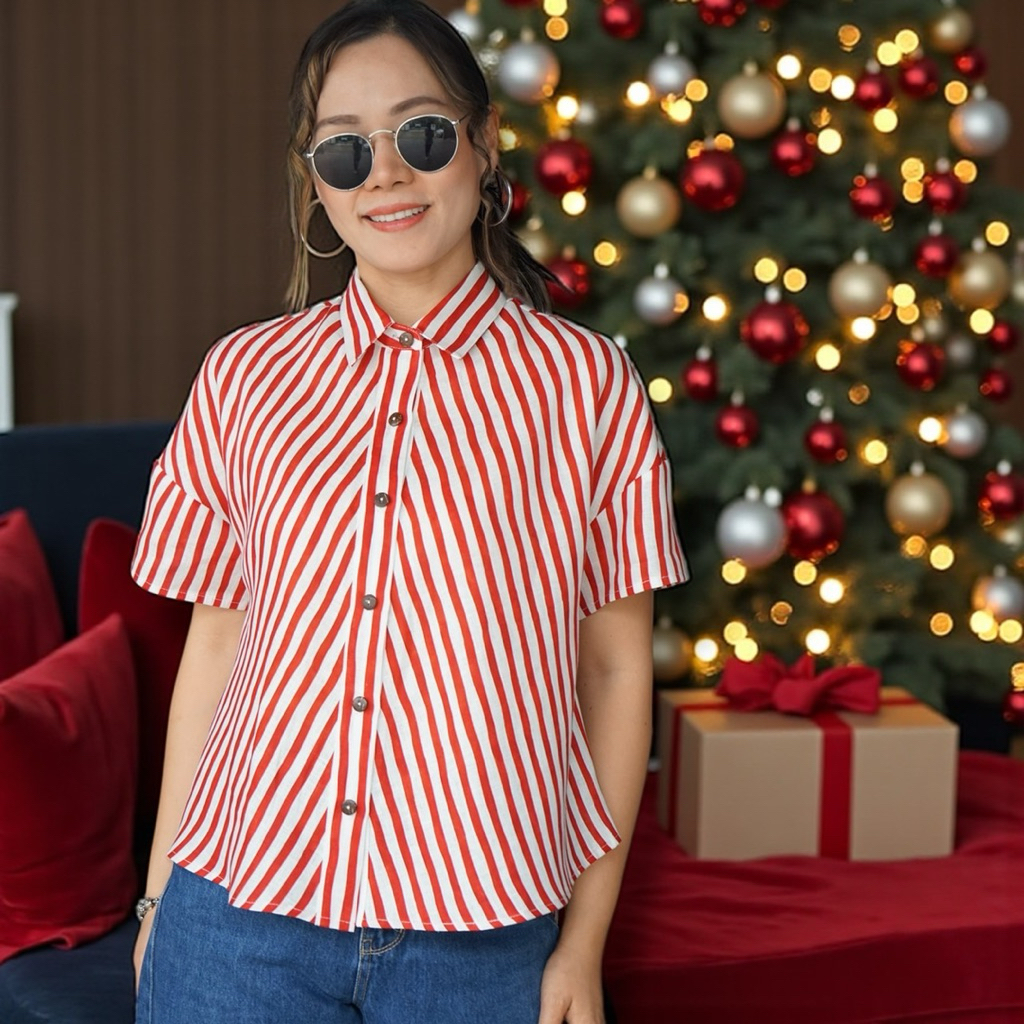 5th เสื้อเชิ้ต ลินินแท้ ลายริ้ว คอปก แขนสั้น ชายเสื้อโค้งบานออกเล็กน้อย หน้าสั้น-หลังยาว ด้านหลังสกรีนลาย “อก 44 นิ้ว”