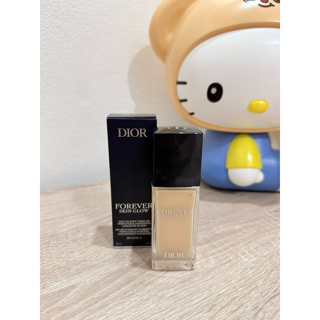 ส่งต่อรองพื้น Dior สูตร glow สี 1w 95% ใช้ไป5หน้าถ้วน มีกล่องและใบเสร็จจากช็อปเซ็นทรัล