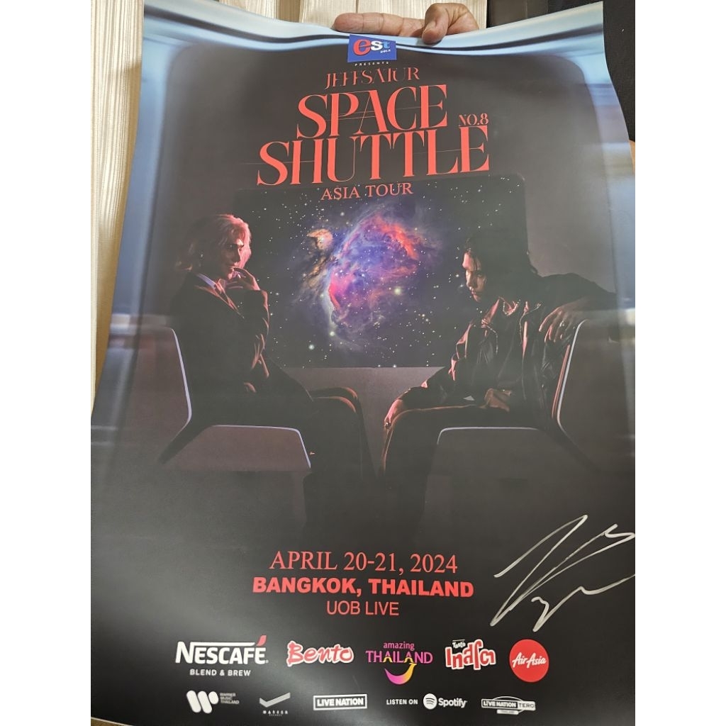 poster พร้อมลายเซ็นต์สด jeff satur