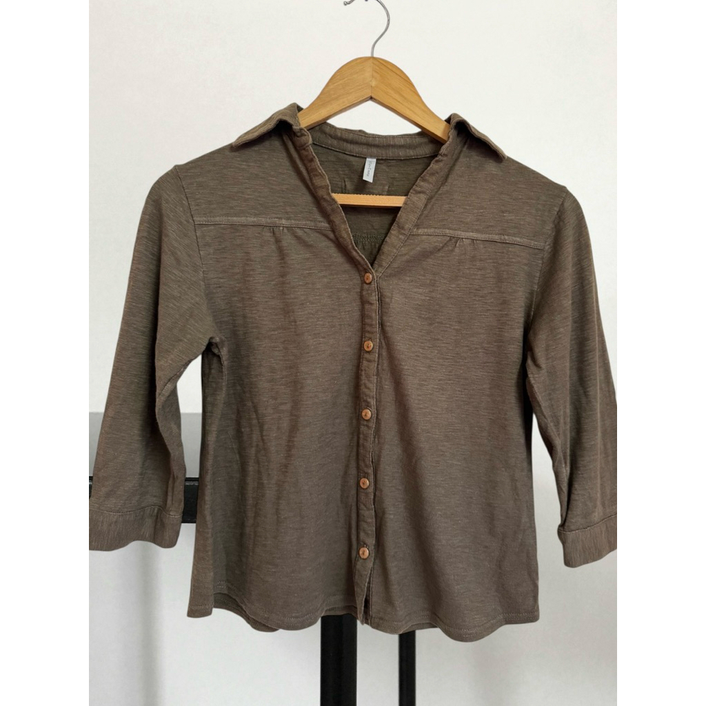 เสื้อแขนยาวผู้หญิงโทนสีน้ำตาลเข้ม แบรนด์ญี่ปุ่น Ritta & Emma