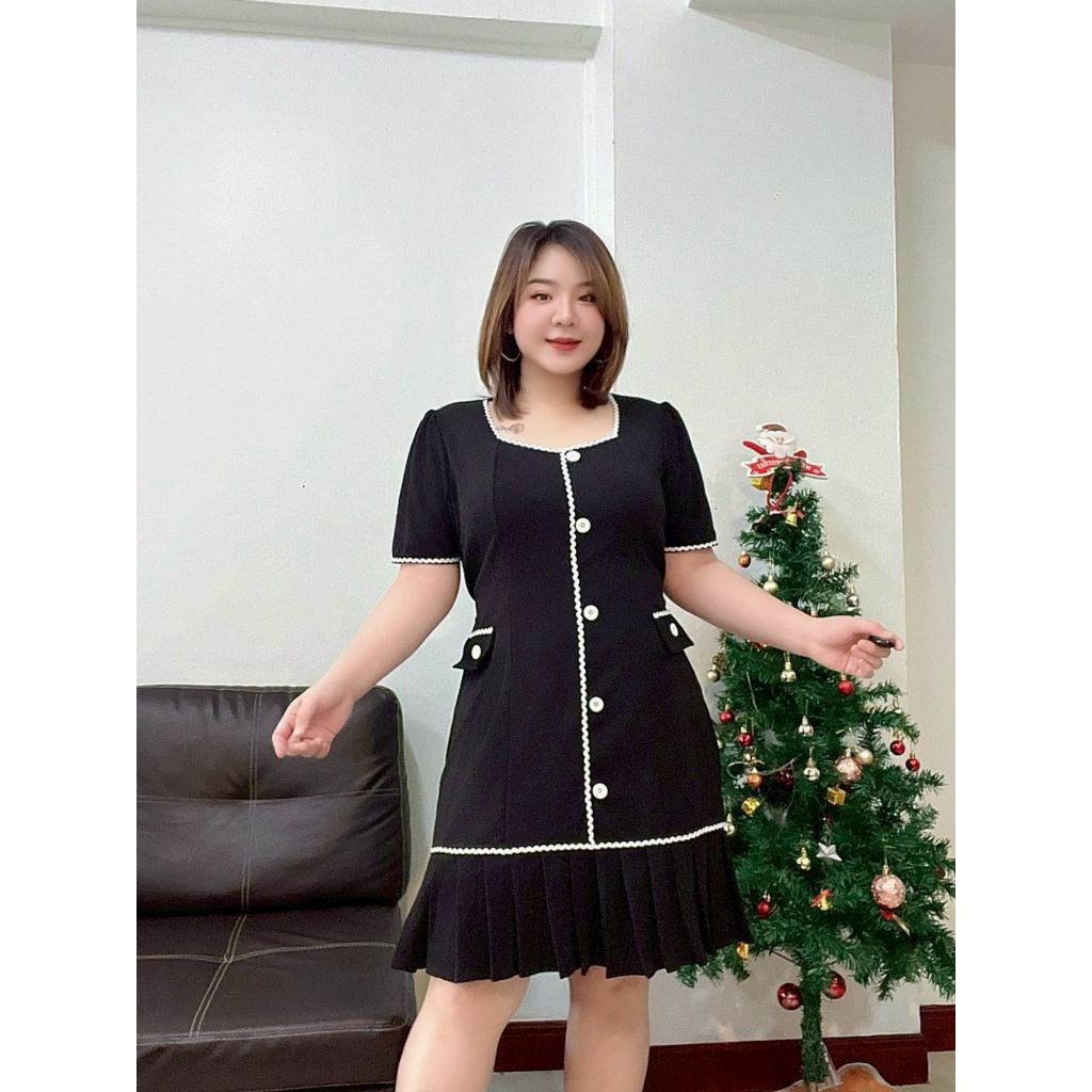 เดรสสาวอวบ ผ้ายืดวูลเวฟ แต่งเทปสีดำ-สีขาว ขนาดฟรีไซส์อกเสื้อ42 นิ้ว อกยืดได้ถึง 46นิ้ว เอว 34"-44"ความยาว 40 นิ้วWT