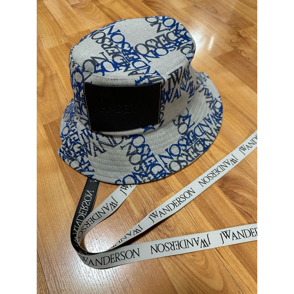 หมวก JW Anderson ลายโลโก้ แท้