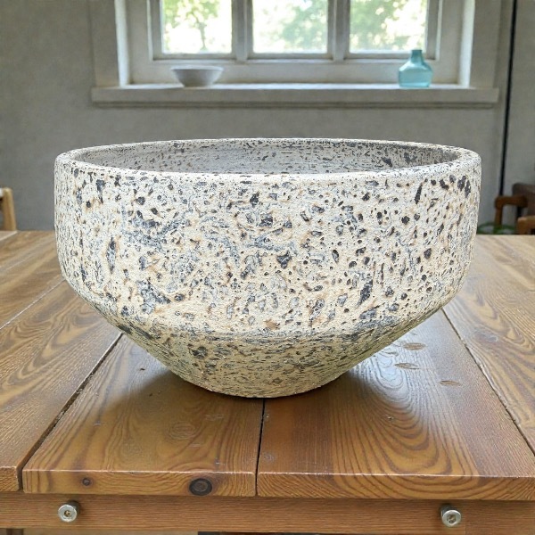 Flowerpotกระถางดินเผาทรงก้นเหลี่ยม วินเทจสไตล์ เก่า ๆ ขนาด 31 x 18 cm.