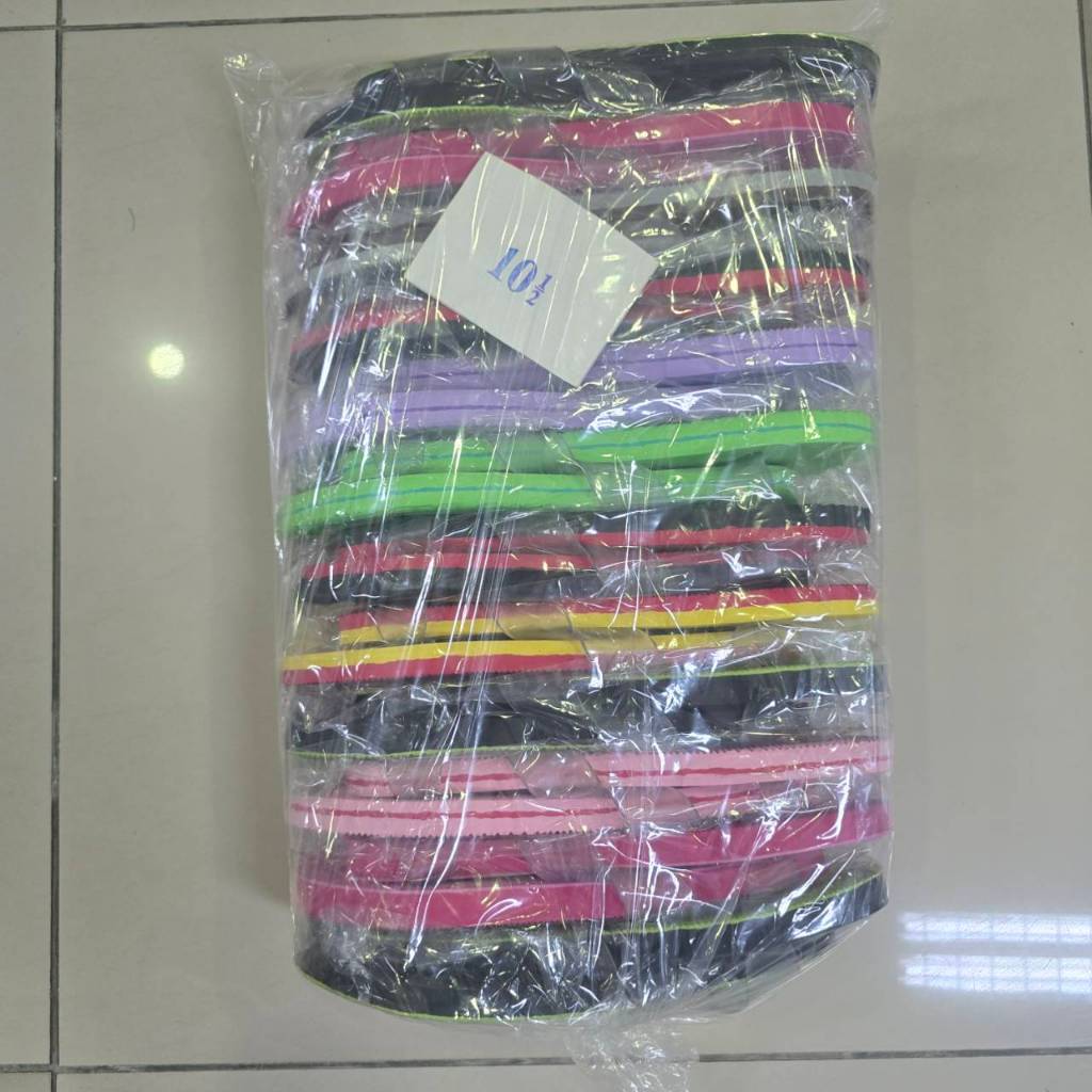 E4 รองเท้าแตะแบบสวม มีตำหนิเกรดA  ทำจากยางพาราแท้ ขายยกโหล มี12คู่ คละสี เลือกไซส์ได้