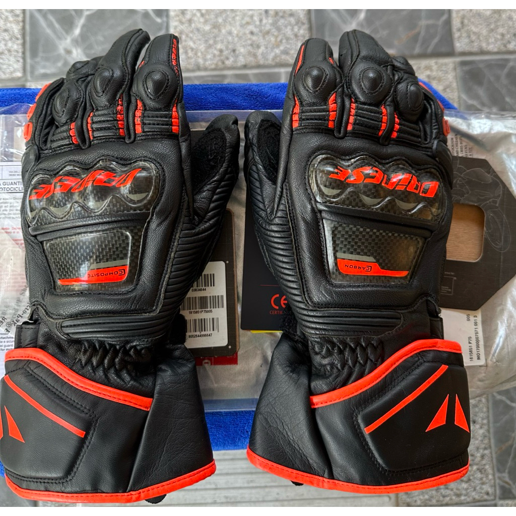 ถุงมือDAINESE /M(8.5)แท้มือ2 ซื้อมือ1มาจากร้านที่ใว้ใจได้ ตำหนิตามรูป