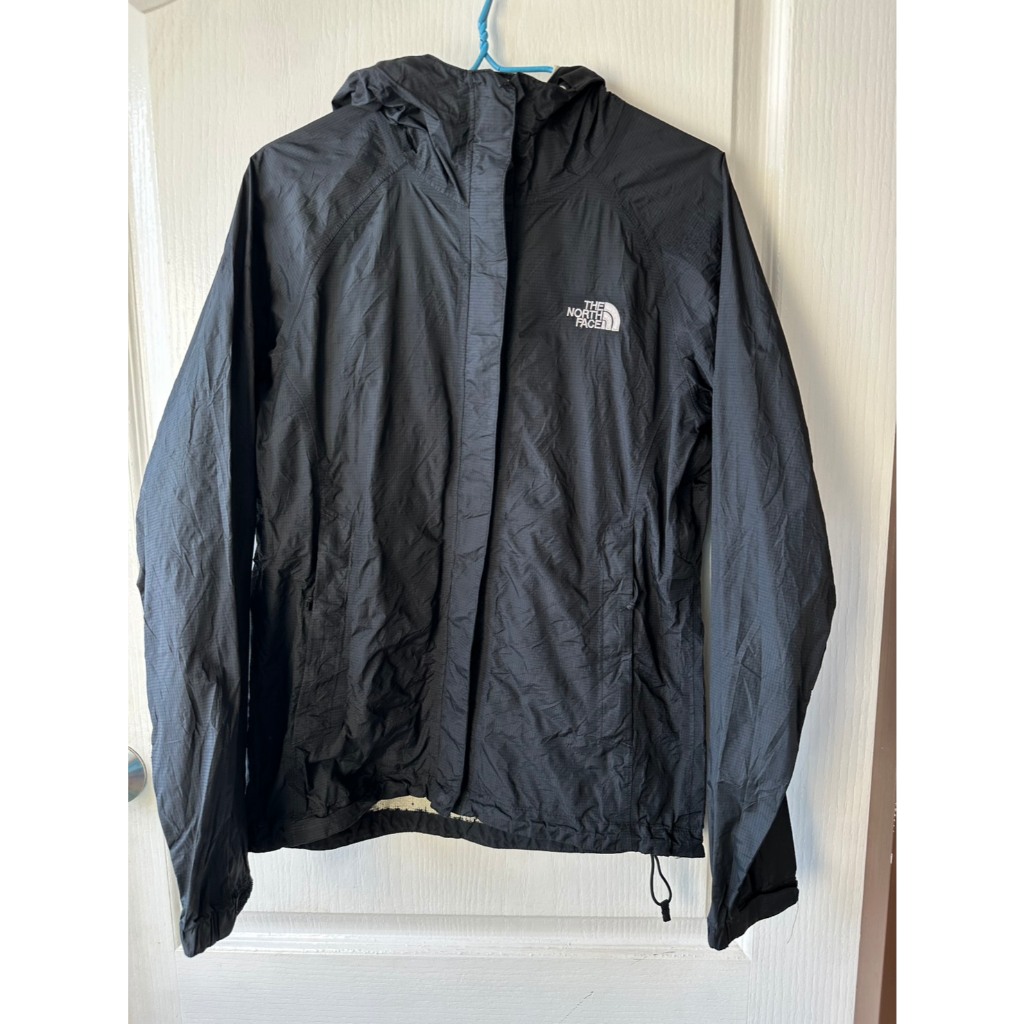 เสื้อกันหนาว the north face แท้!! มือสอง Hyvent 2.5L อก 36 ยาว 24 ตำหนิลอกตามรูป ปลายแขนตำหนิ 1 จุด