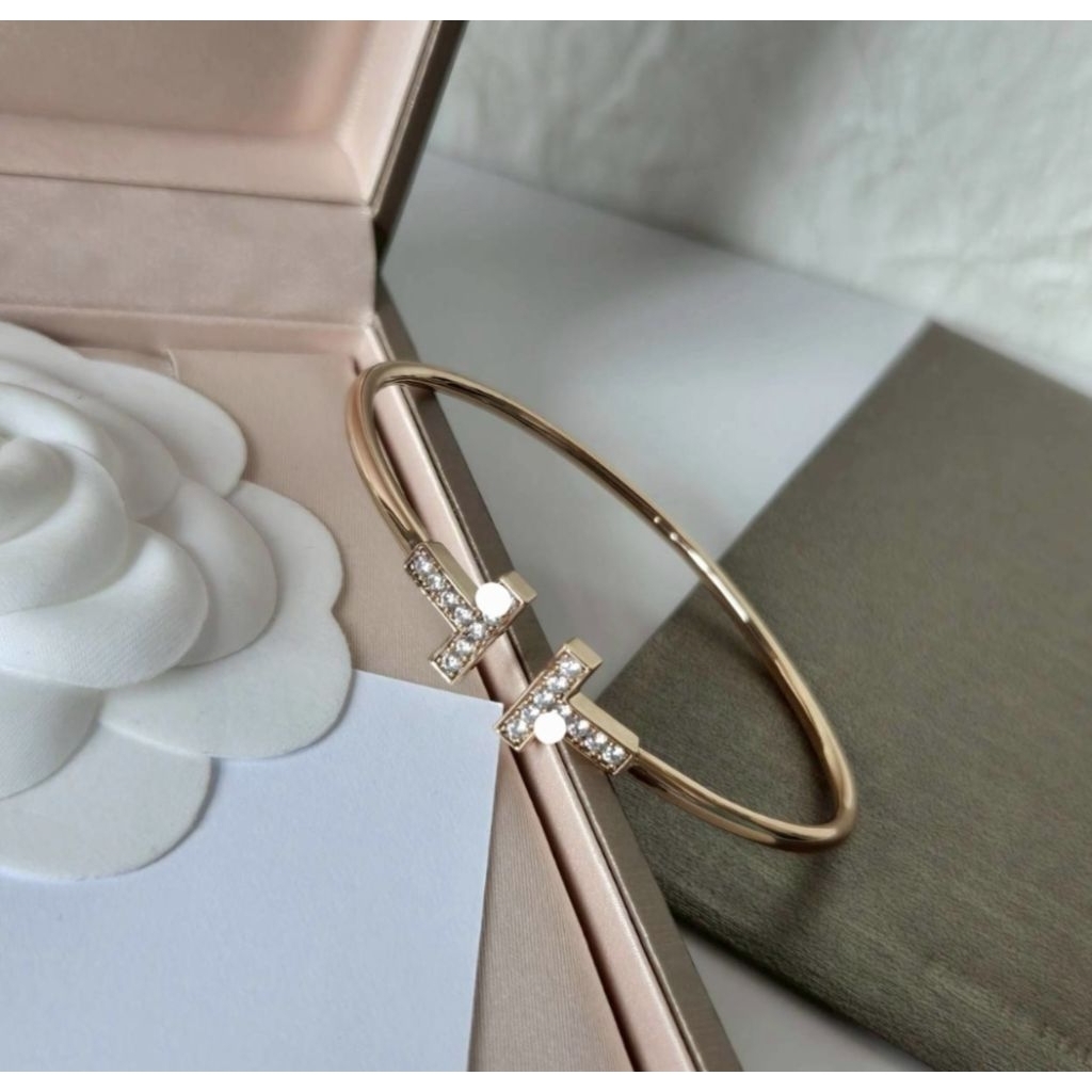 (มีสีโรส) กำไล รุ่นฮิต แมตช์ได้ทุกลุค ใส่ติดข้อมือได้ทุกวัน เหมือนllท้ ออกจาก Shop ค่ะ(No box)