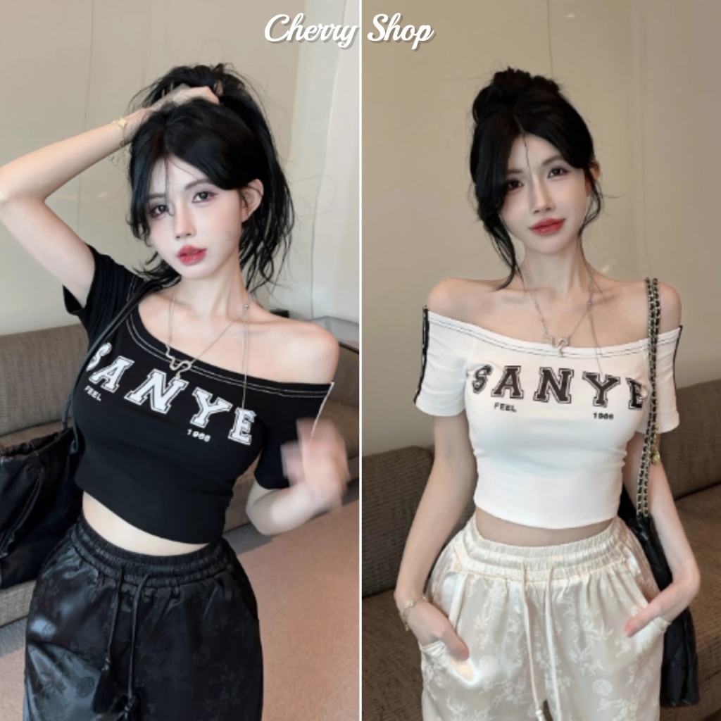 cherryshop พร้อมส่ง เสื้อยืดแขนสั้นไหล่เปิดพิมพ์ลายตัวอักษรอเมริกันวินเทจ ทรงสั้นเข้ารูป หวานและเซ็กซี่ สวมใส่สบาย