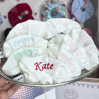 Scrunchies ยางรัดผม ปักชื่อ เป็น ของขวัญ Customชื่อ + Set กล่อง การ์ด