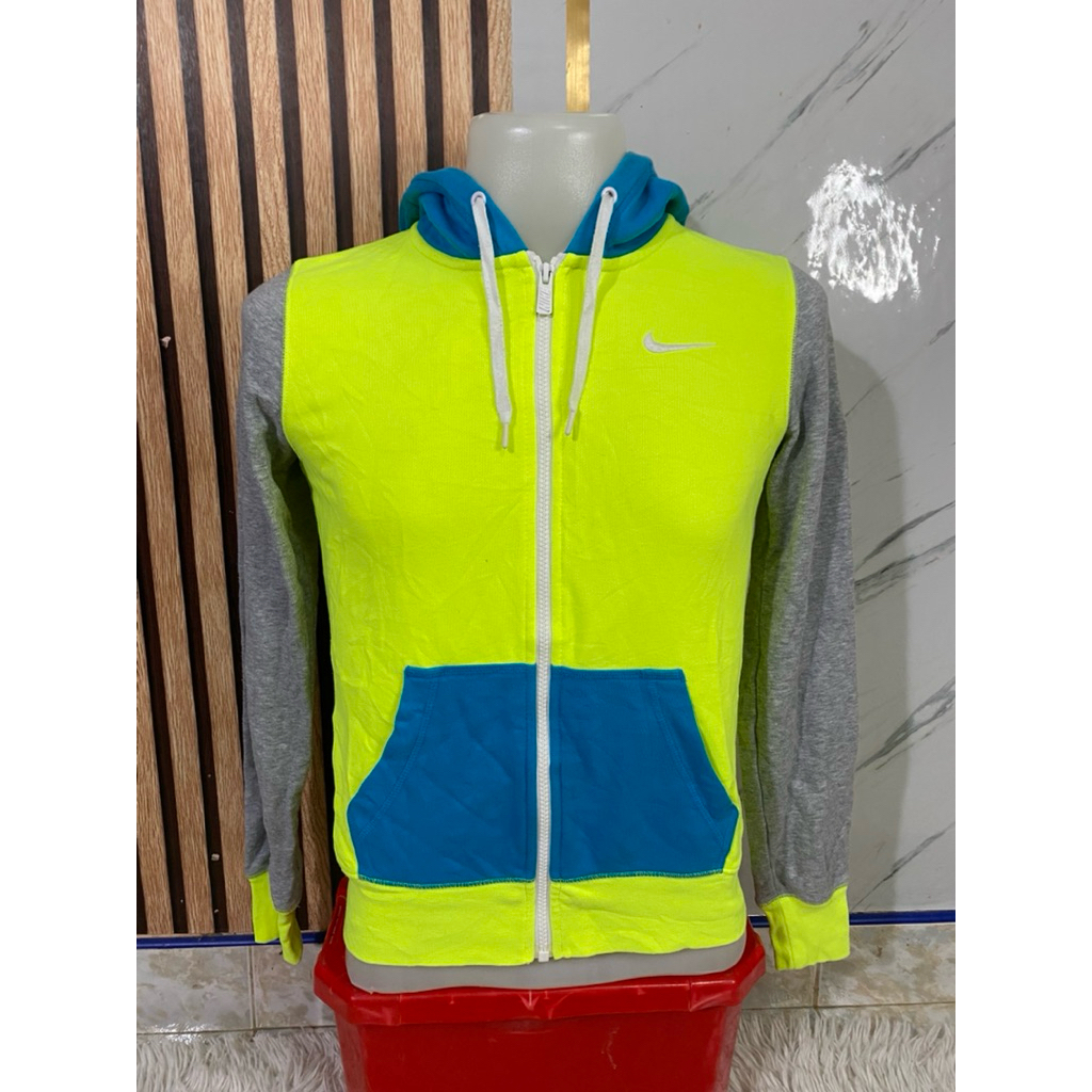 เสื้อกันหนาวแขนยาวมีฮู้ดยี่ห้อ NIKE มือสองกระสอบนำเข้า