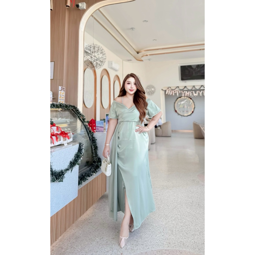 n แม็กซี่เดรส ผ้าซาร่า ทรงสายเดี่ยวไขว้อกปาดไหล่ แขนสั้น ต่อกระโปรงยาวมีระบายด้านข้าง ซิปหลัง - รูปที่ 6