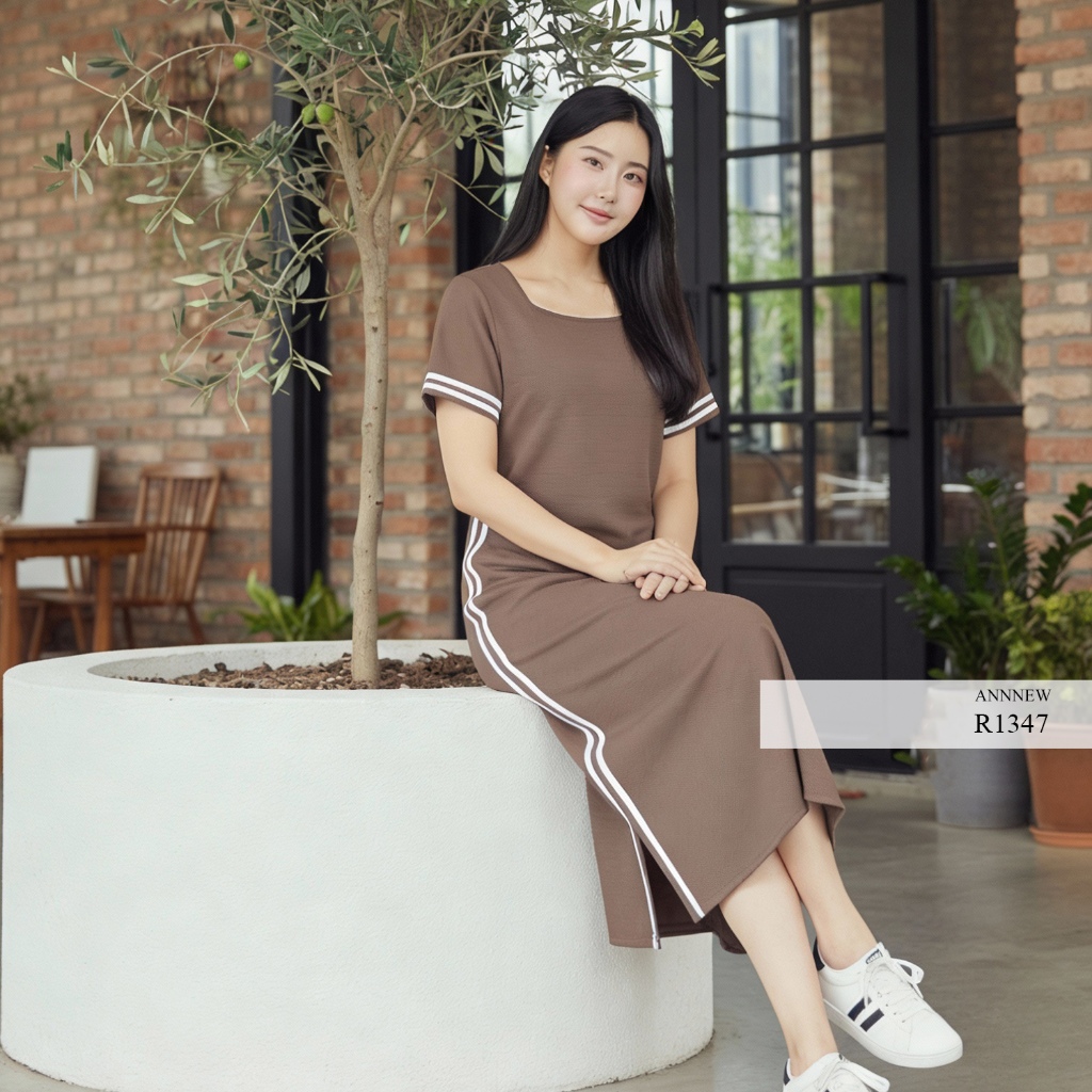 ชุดเดรสสาวอวบคอเหลี่ยมผ้าวูลเวฟเเต่งริ้วขาว ยาว44 R1347