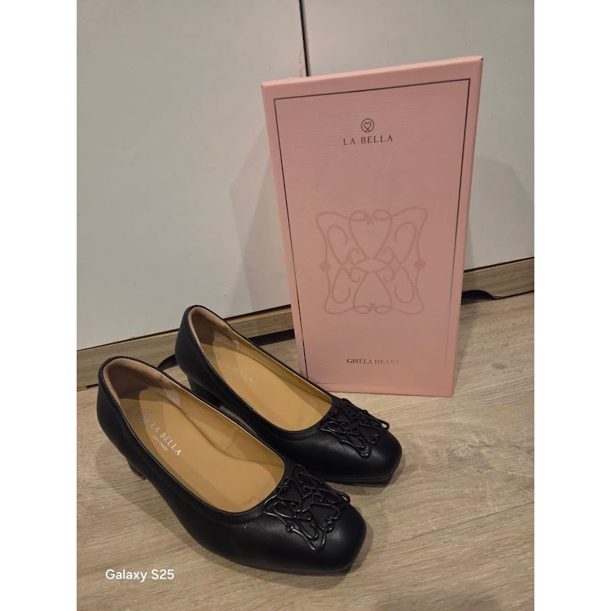รองเท้าหนังแท้ La Bella มือสอง สภาพดี หนังแกะนุ่ม สีดำ เบอร์ 40 ของแท้จาก Official Shop