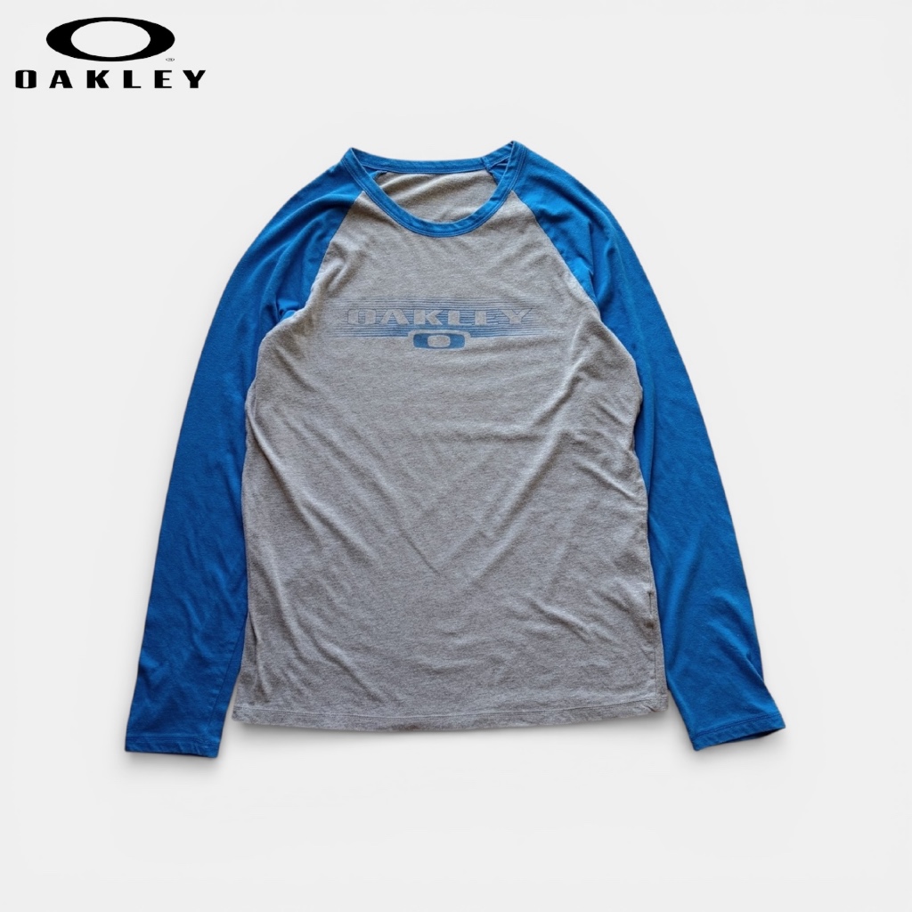 เสื้อยืดมือสอง Oakley สีเทา แขนยาว อก 42 ยาว 30 สภาพดี ไม่มีตำหนิ