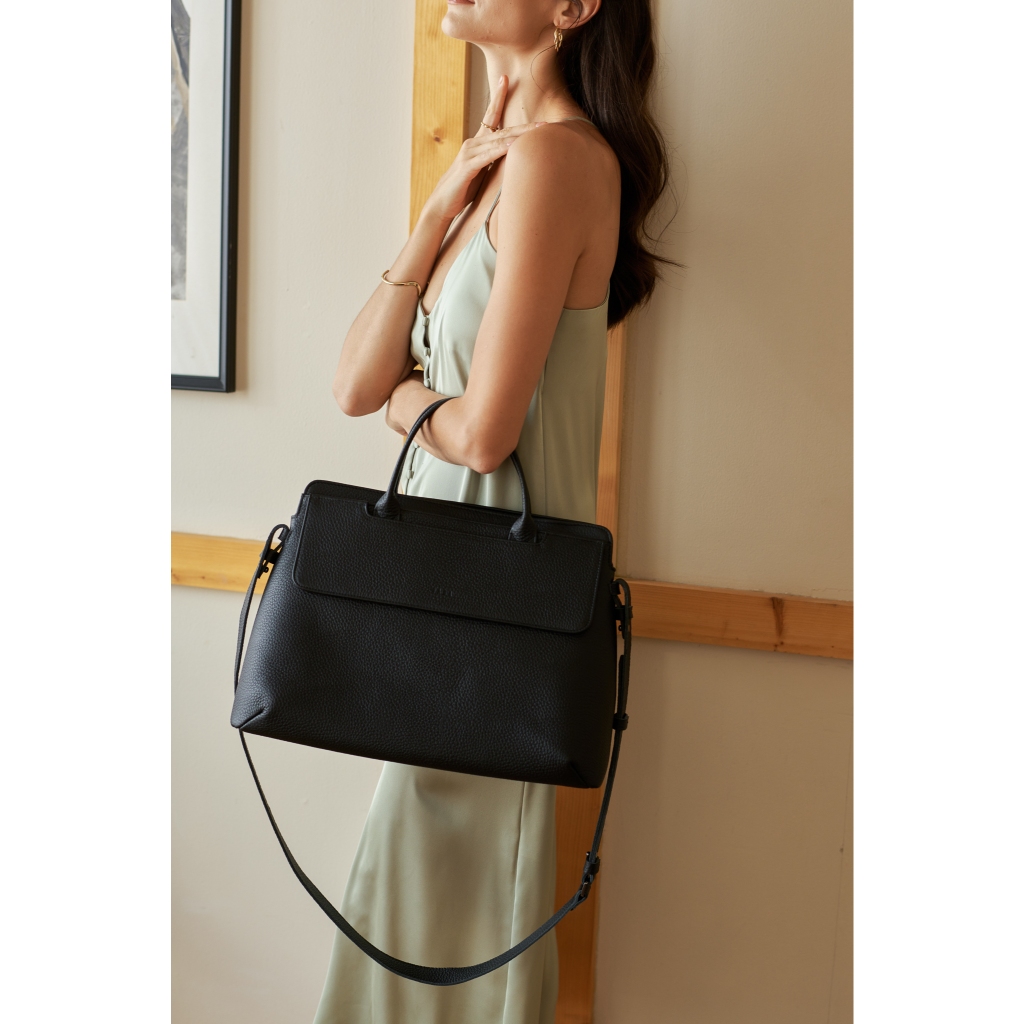 SNAP 40 Leather Bag กระเป๋าสะพายหนังแท้ By VARA (Oversized)