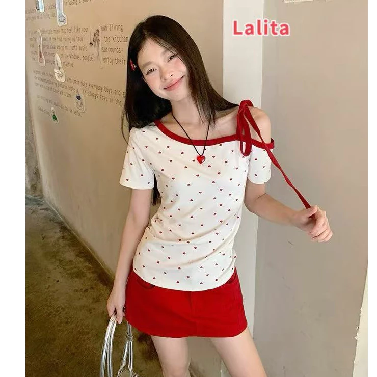 พร้อมส่งในไทย เสื้อยืดปาดไหล่ แขนสั้น ลายหัวใจ ไหล่เฉียง ดีเทลผูกไหล่🍒Lalita