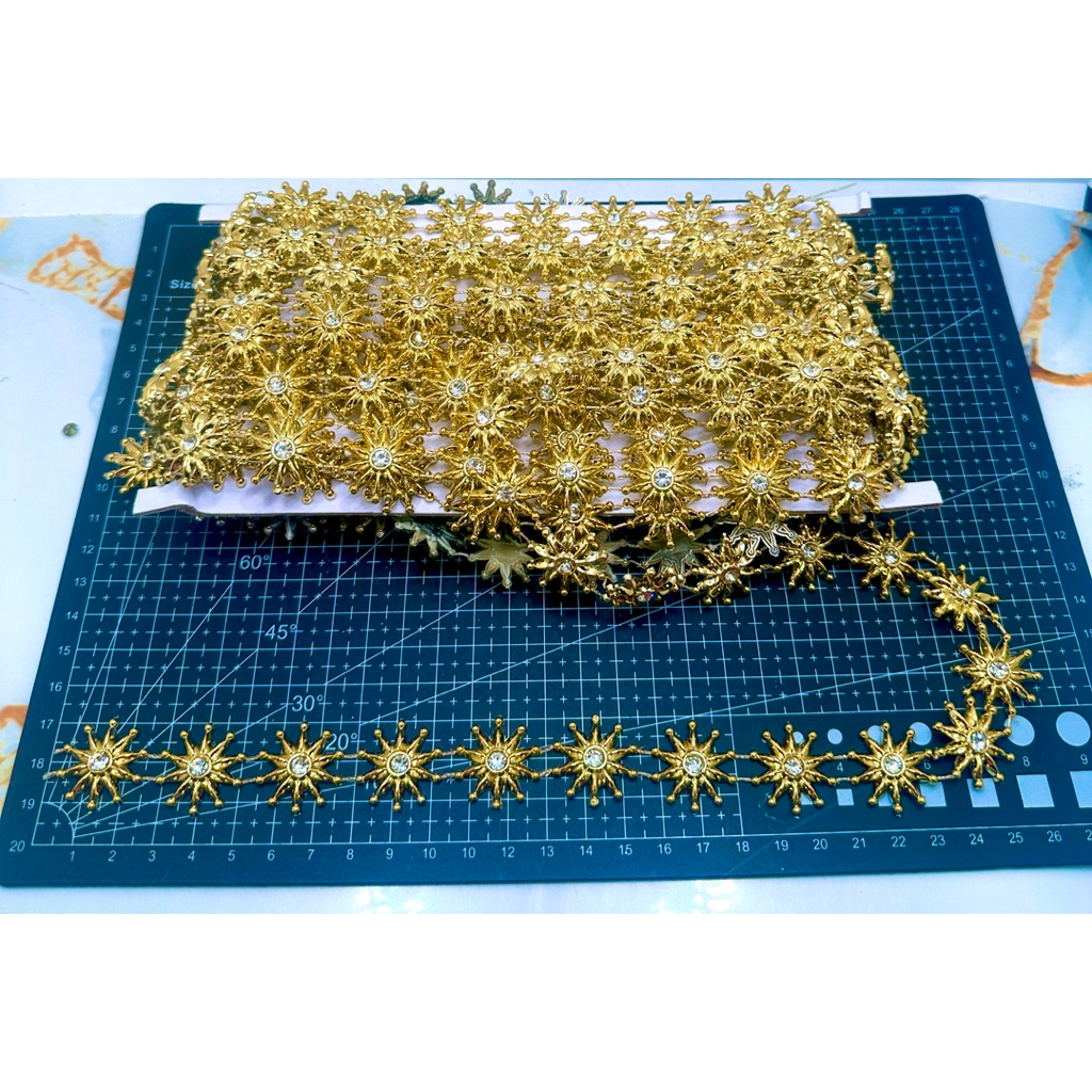 สังวาลย์/เพชรเส้น ราคาต่อ1หลาสีเงิน/ทอง/อุปกรณ์ตกแต่ง สังวาลย์ดอกไม้ DIY ชุดไทย เหรียญโปรยทาน