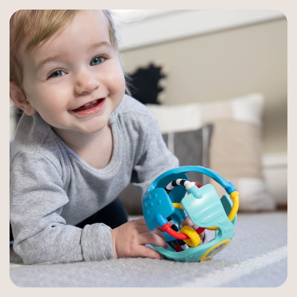 Baby Einstein Rattle & Sense Sensory Ball จาก Baby Einstein ของเล่นลูกบอลที่ออกแบบมาเพื่อกระตุ้นมือ ตา และหูของลูกน้อย