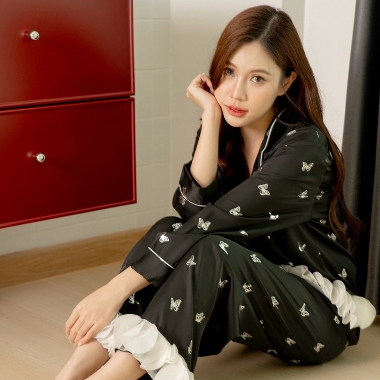 ชุดนอนผ้า Silk Satin พรีเมี่ยม นุ่ม ใส่สบาย ระบายอากาศดีมากกกต้องซื้อค่ะรับรองว่าดีจริง