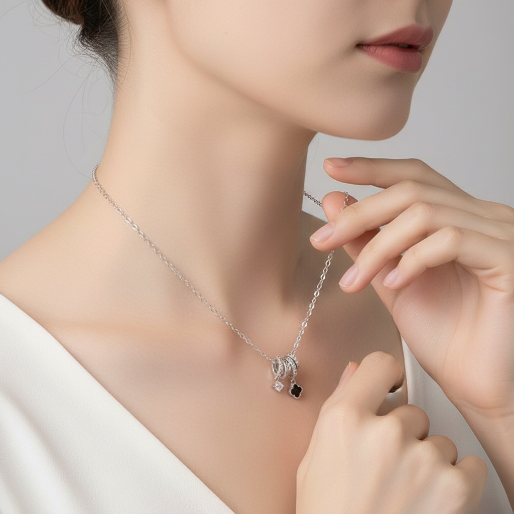 [ส่งจากไทย] สร้อยคอใบโคลเวอร์ 4 แฉก สีดำ นำโชค ประดับเพชร CZ วิบวับ ดีไซน์พรีเมียม ใส่แล้วดูแพง - รูปที่ 2