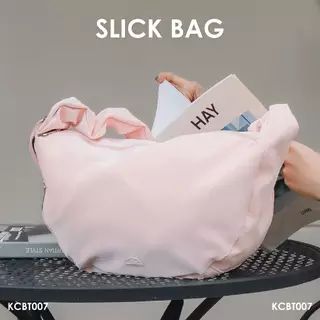 KIM&CO. ORIGINAL - SLICK BAG(KCBT007) กระเป๋า Crossbody มี 6 สี Black/Grey/White/Pink/Brown/Blue