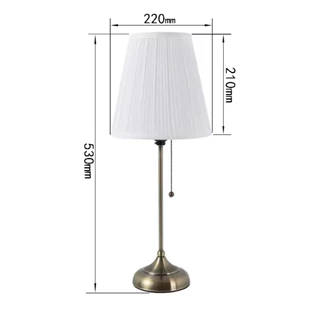 โคมไฟตั้งโต๊ะผ้าพลีทสไตล์อังกฤษ IKEA เติมแสงนวลอุ่นให้มุมโปรดของบ้าน ด้วยโคมไฟตั้งโต๊ะดีไซน์คลาสสิก