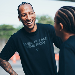 VOLT เสื้อยืดคอกลม สีดำ ลำลอง MOMENTUM 001 WEAR THE ENERGY B…