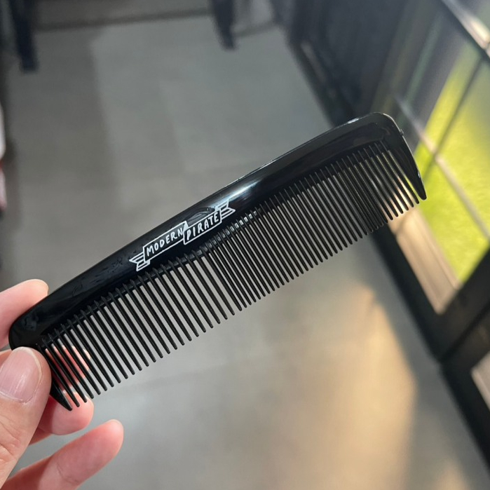 หวีพก MODERN PIRATE สีดำ ขนาด 5” Pocket Comb