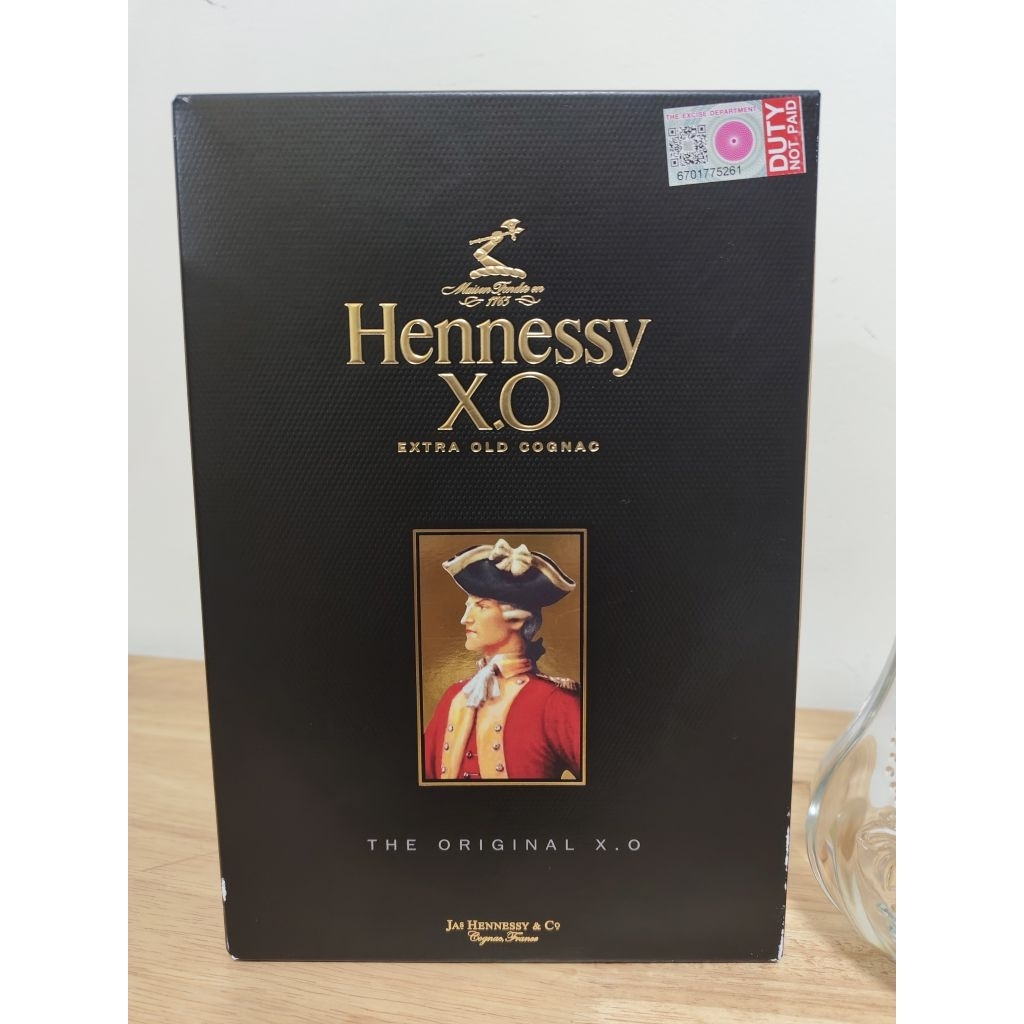 ขวดเหล้าเปล่าพร้อมกล่อง Hennessy X.O