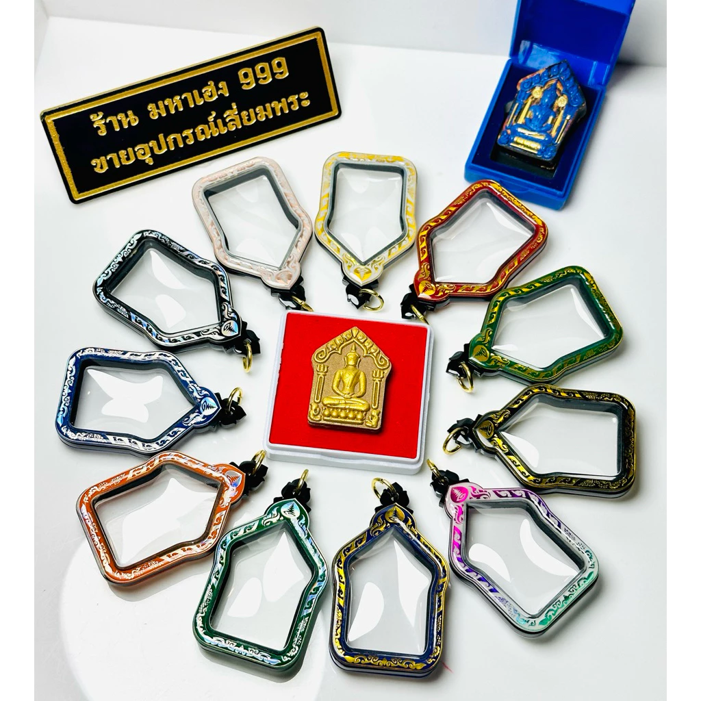 กรอบพระสำเร็จ ขุนแผน ขนาดพระ 3.0x4.4 cm. วัสดุเป็นอะคริลิค แบบใส่เองได้ที่บ้าน มีสินค้าพร้อมส่ง